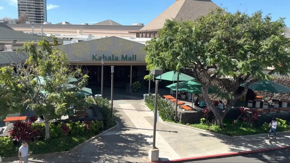 kahala-mall-oahu-hawaii.jpg