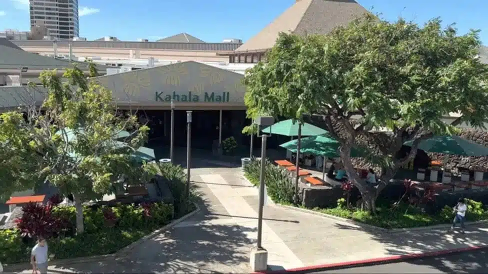 kahala-mall-oahu-hawaii.jpg